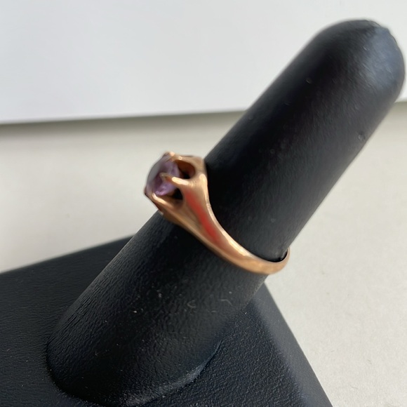 Antique Gold and Amethyst Ring - Picture 3 of 7
